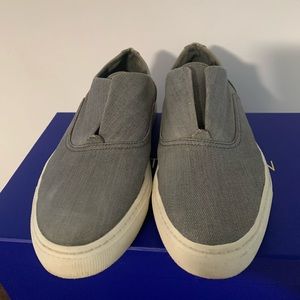 EUC! Vince women sneaker.